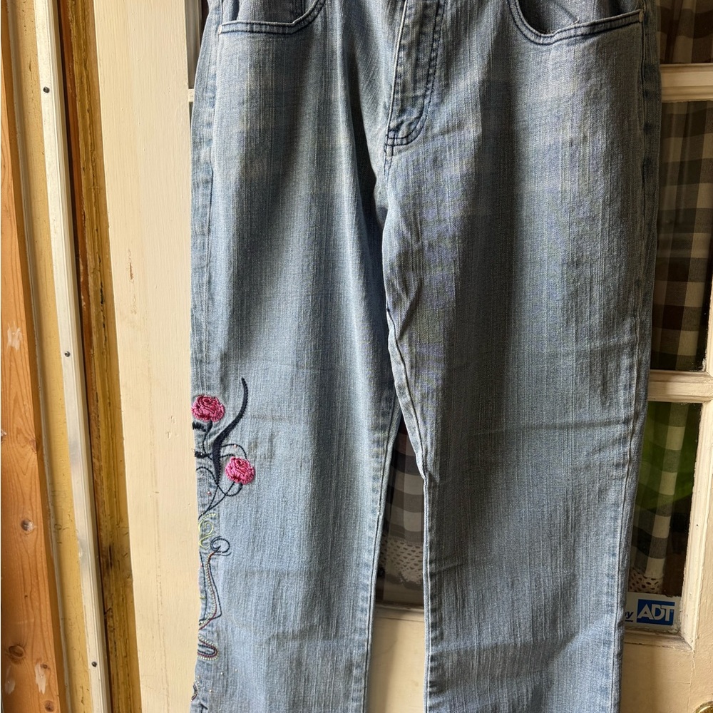 Apollo Women's Embroidered Blue Jeans EUC stretch 15/16 size